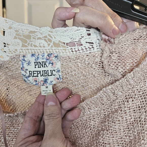 Pink Republic Crochet Back Sweater High Low Size M - Picture 3 of 3
